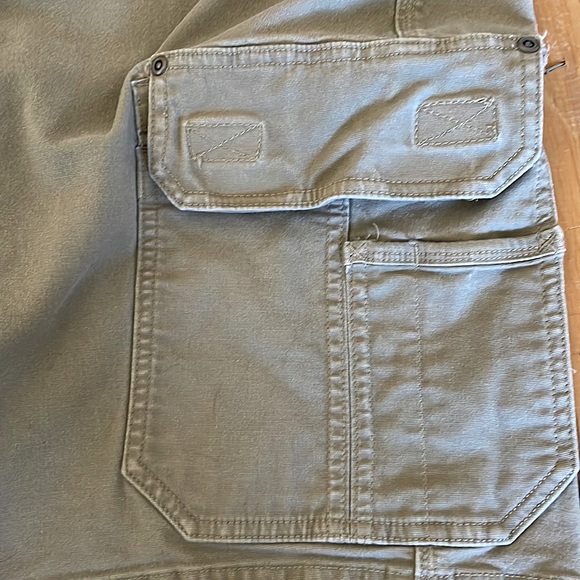 Duluth Trading Co. “Flex Fire Hose” Heavy Duty Work Shorts in Khaki - Size 36 - Picture 2 of 9